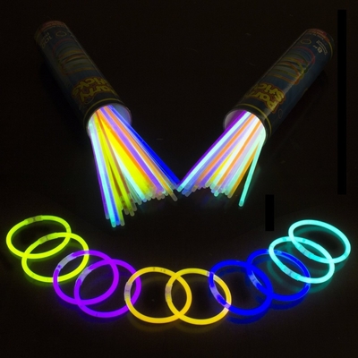 Brazaletes de 8 pulgadas de color para fiestas de fin de año
