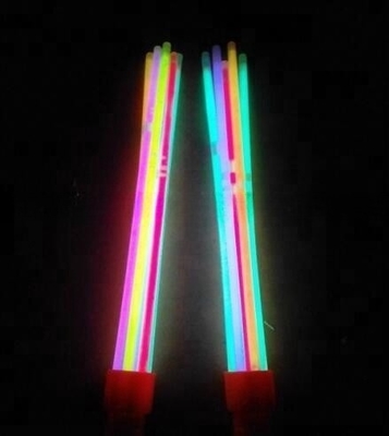 Suministros no tóxicos para el partido Variados colores Varilla química brillante con 2 años de vida útil