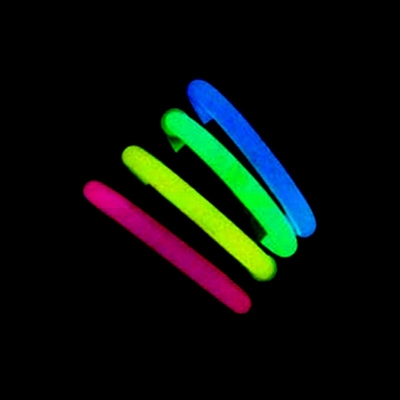 Brazaletes de 8 pulgadas de palo brillante en colores variados para el favor de la fiesta y la decoración del festival